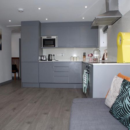 Spacious Modern 2 Bed Flat In City Centre Рединг Екстериор снимка