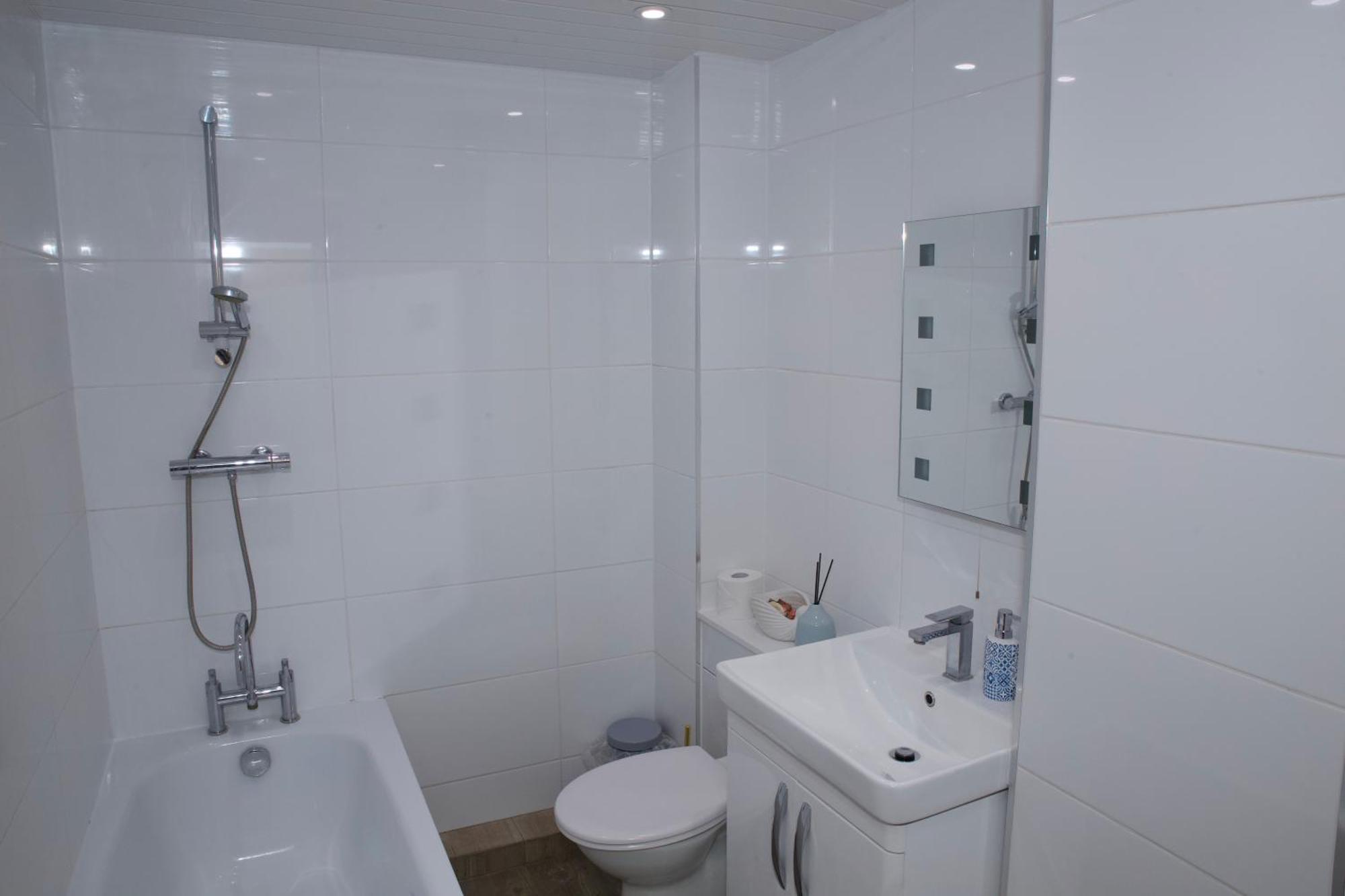 Spacious Modern 2 Bed Flat In City Centre Рединг Екстериор снимка